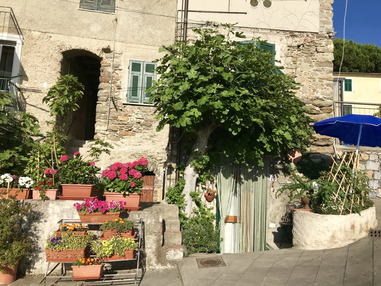 Corniglia, Italia: Ghid de Călătorie pentru Bijuteria Ascunsă din Cinque Terre