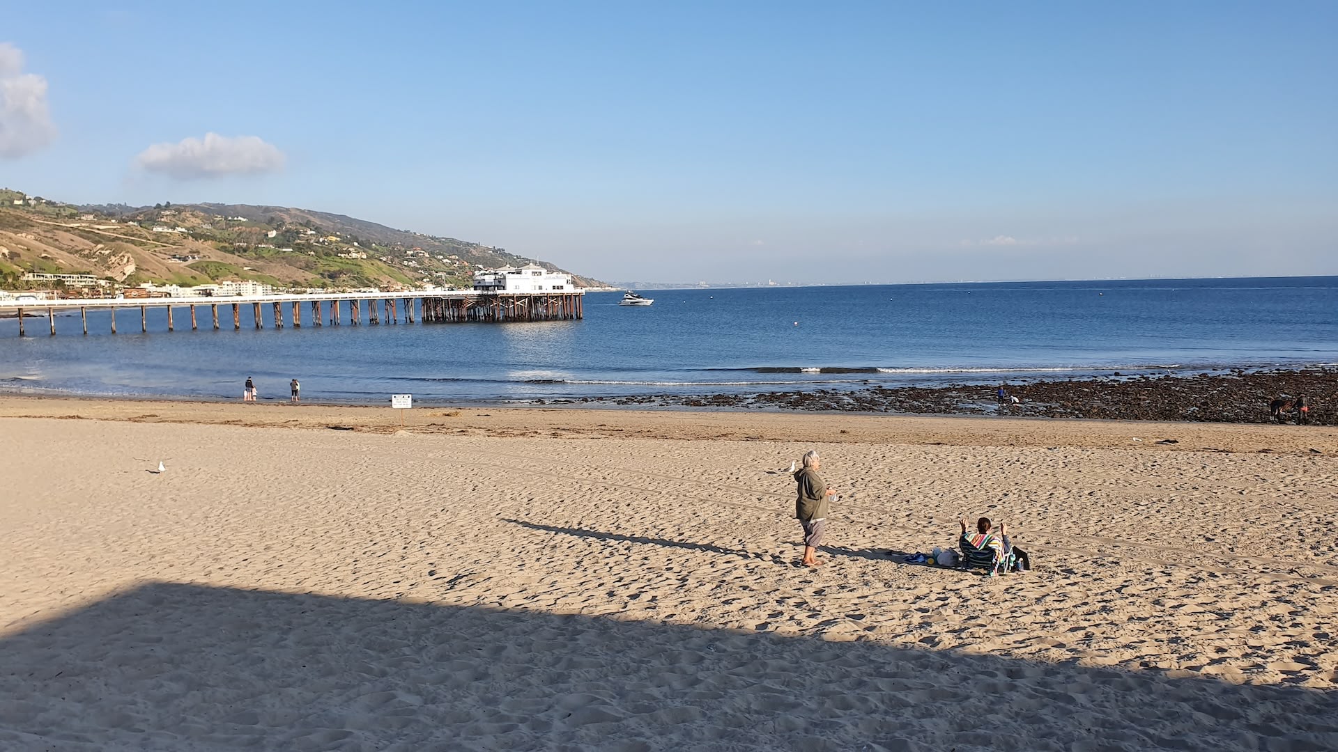 Explorează Malibu, California: Plaje, Gastronomie și Aventură