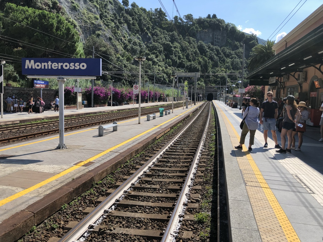 Descoperă Monterosso al Mare: Plaje, gastronomie și aventuri