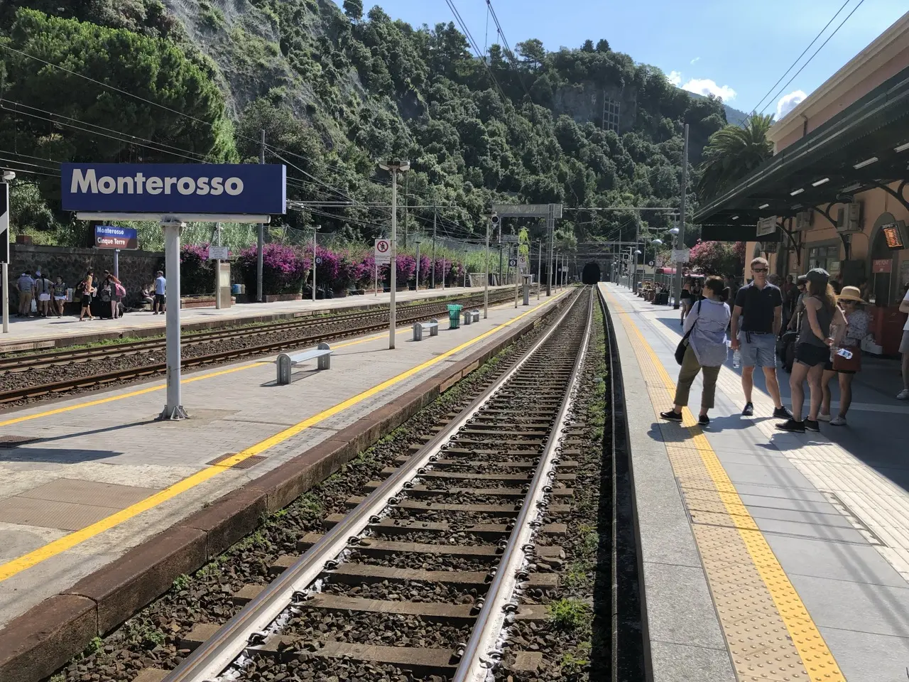 Descoperă Monterosso al Mare: Plaje, gastronomie și aventuri