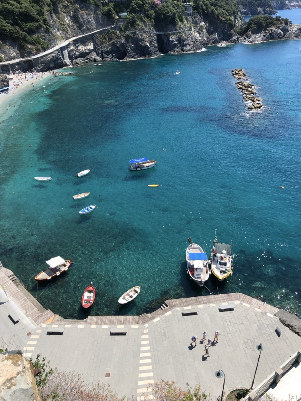 Descoperă Monterosso al Mare: Plaje, gastronomie și aventuri