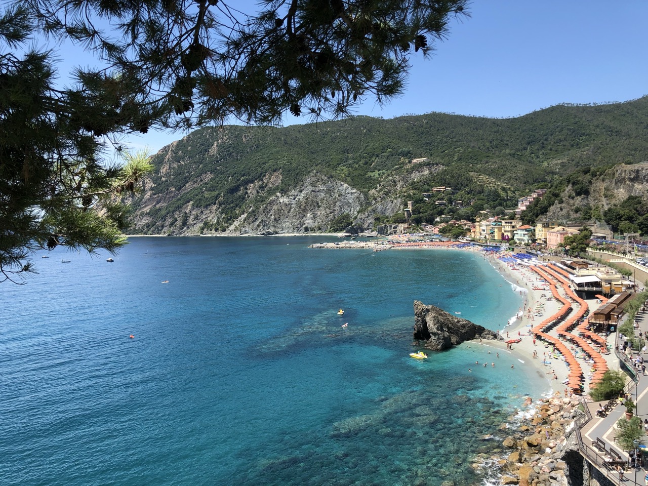 Descoperă Monterosso al Mare: Plaje, gastronomie și aventuri