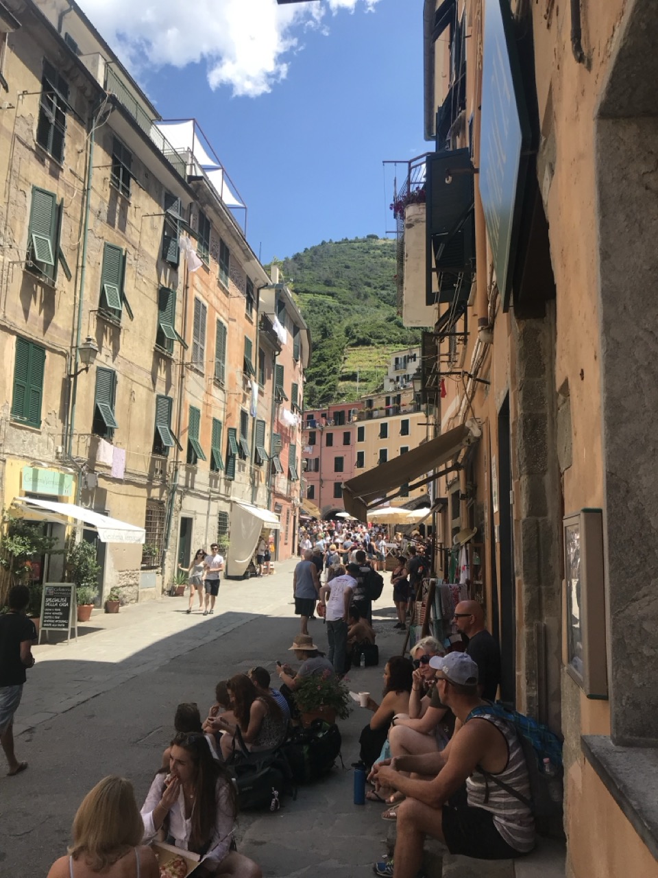 Explorează Vernazza, Italia: Bijuteria din Cinque Terre