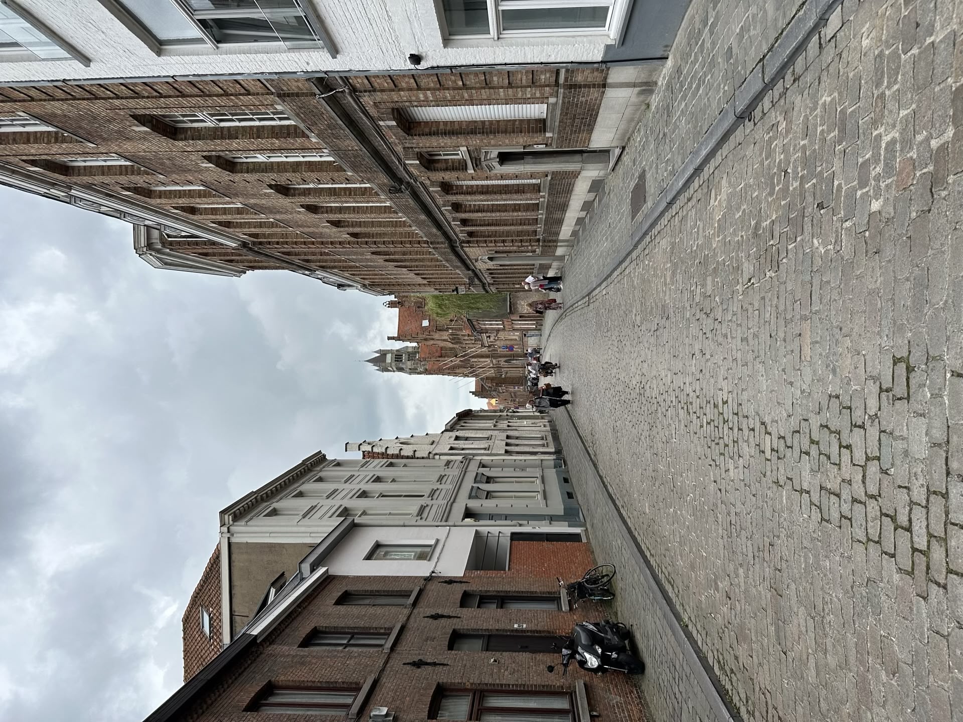 O zi în Bruges: Canale, Istorie și o Evadare la Plajă