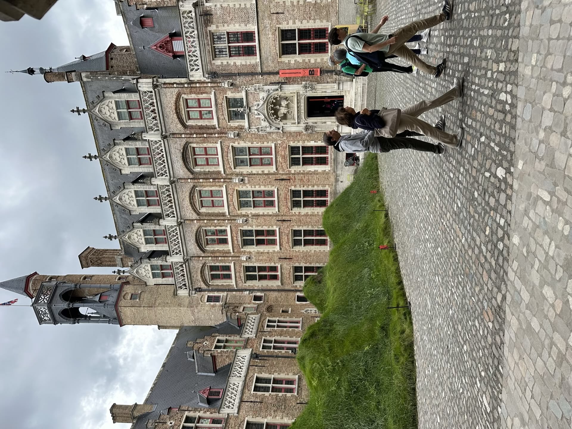 O zi în Bruges: Canale, Istorie și o Evadare la Plajă