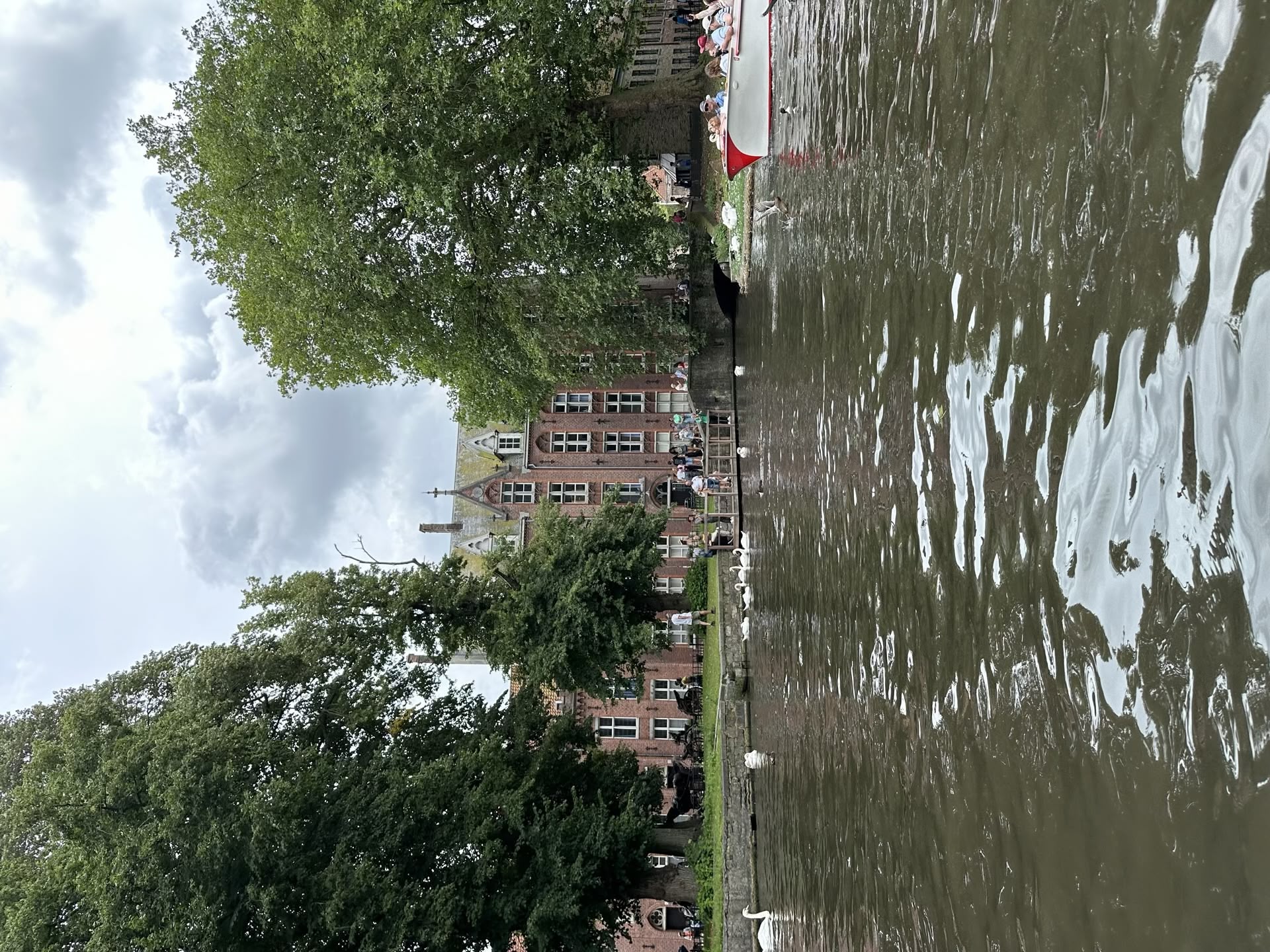 O zi în Bruges: Canale, Istorie și o Evadare la Plajă