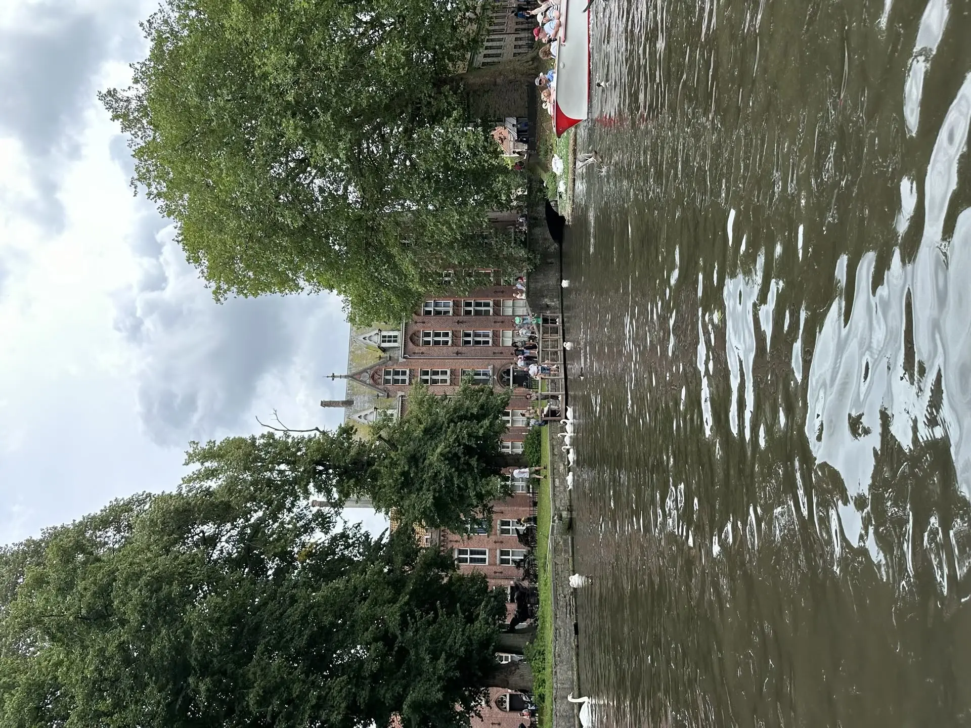 O zi în Bruges: Canale, Istorie și o Evadare la Plajă