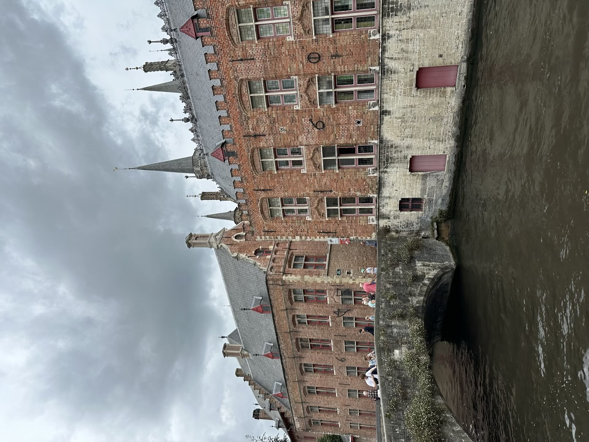 O zi în Bruges: Canale, Istorie și o Evadare la Plajă