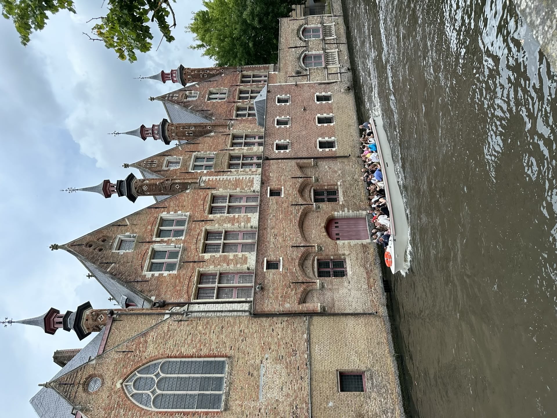 O zi în Bruges: Canale, Istorie și o Evadare la Plajă