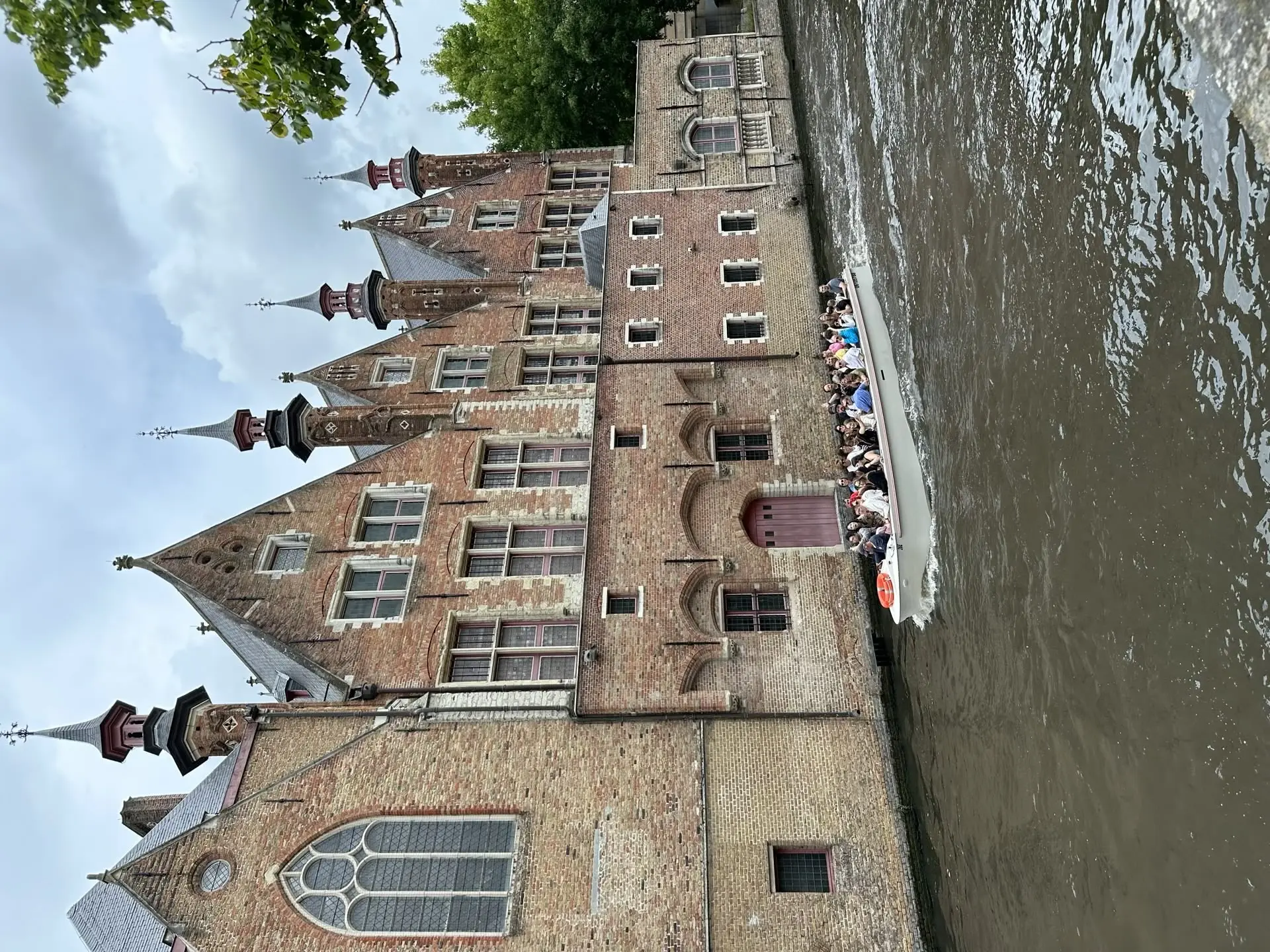 O zi în Bruges: Canale, Istorie și o Evadare la Plajă