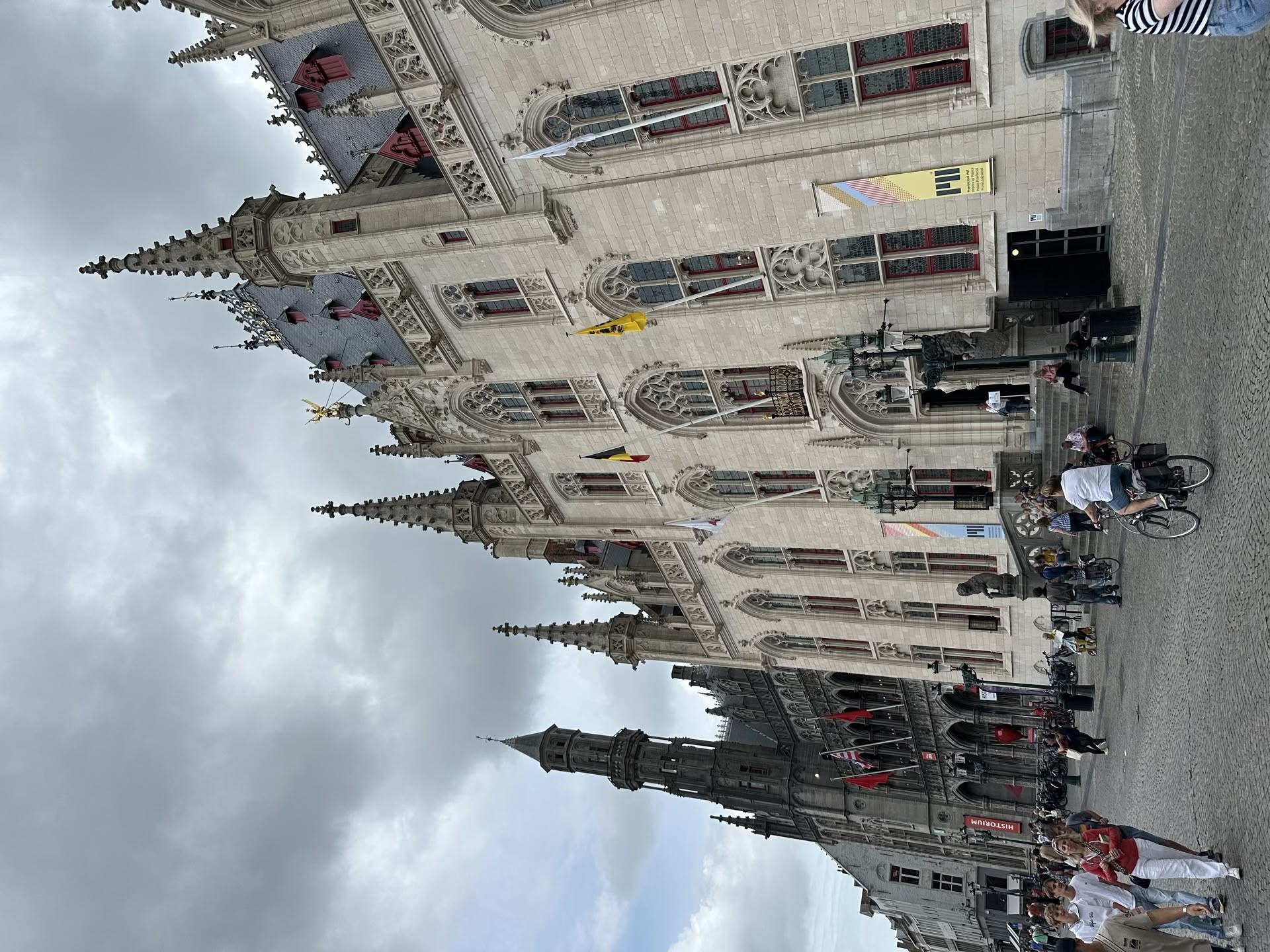 O zi în Bruges: Canale, Istorie și o Evadare la Plajă