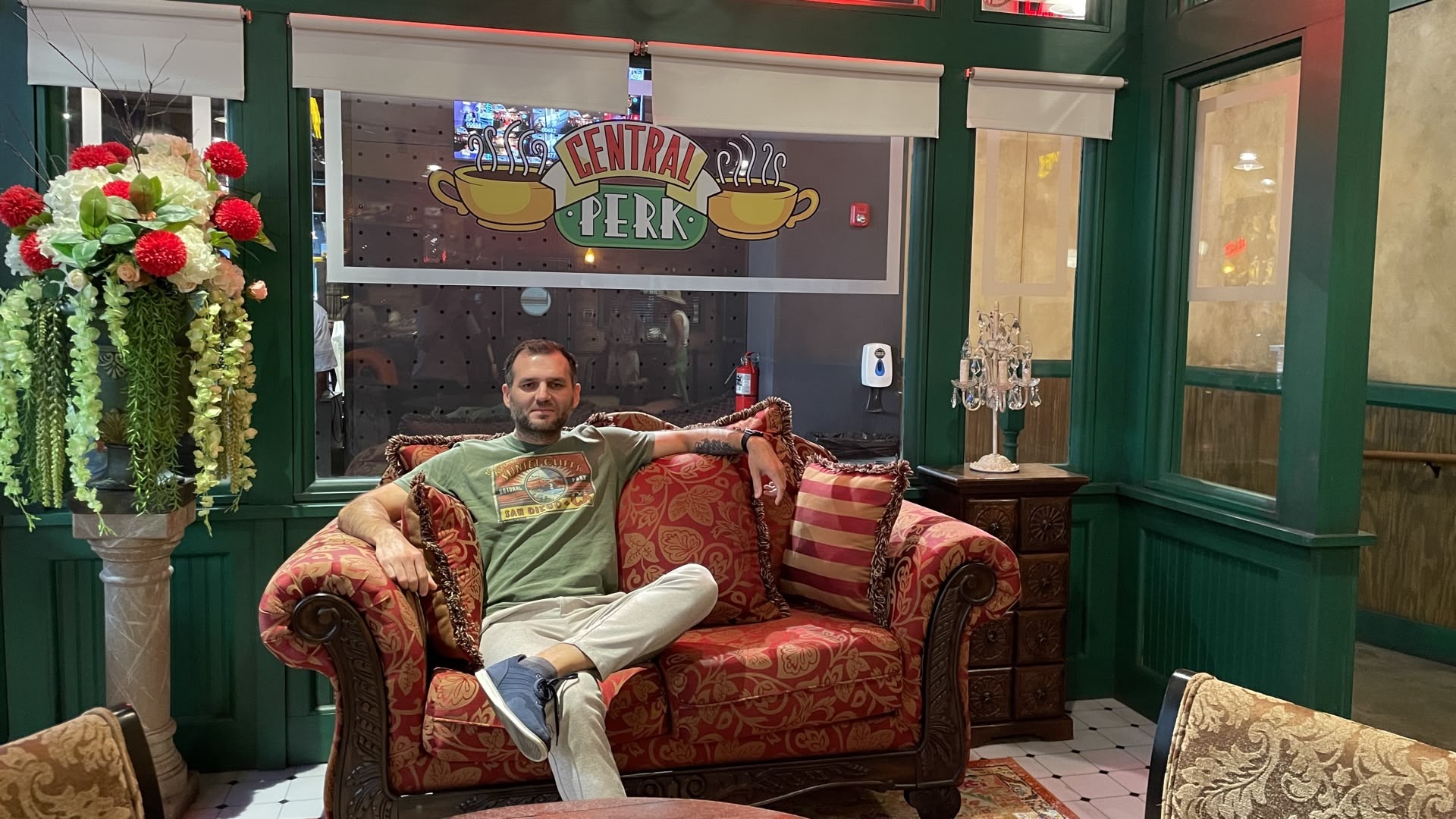 Cum am Petrecut Jumătate de Zi Trăind Viața „Friends” în NYC