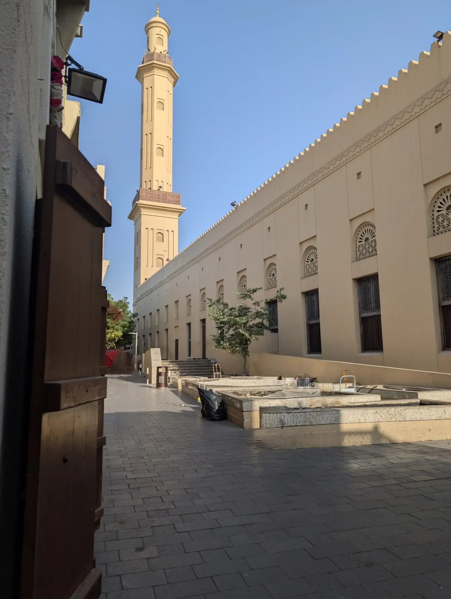Dubai Old Town: Dincolo de Strălucirea Zgârie-Norilor