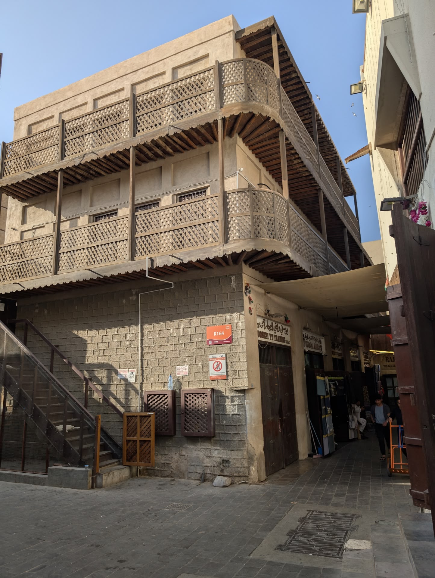 Dubai Old Town: Dincolo de Strălucirea Zgârie-Norilor
