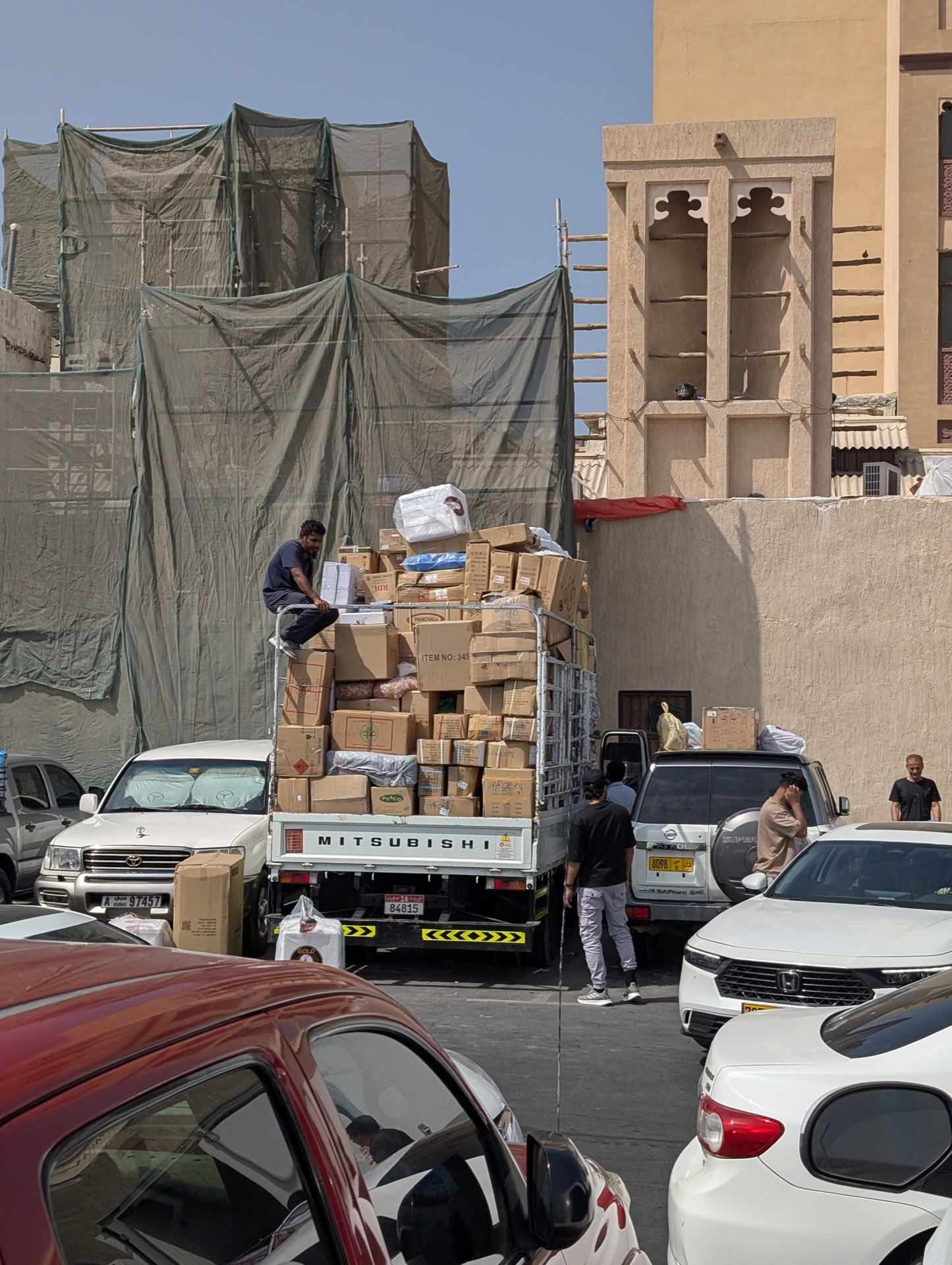 Piața de Condimente din Dubai: O Explozie de Arome și Culori