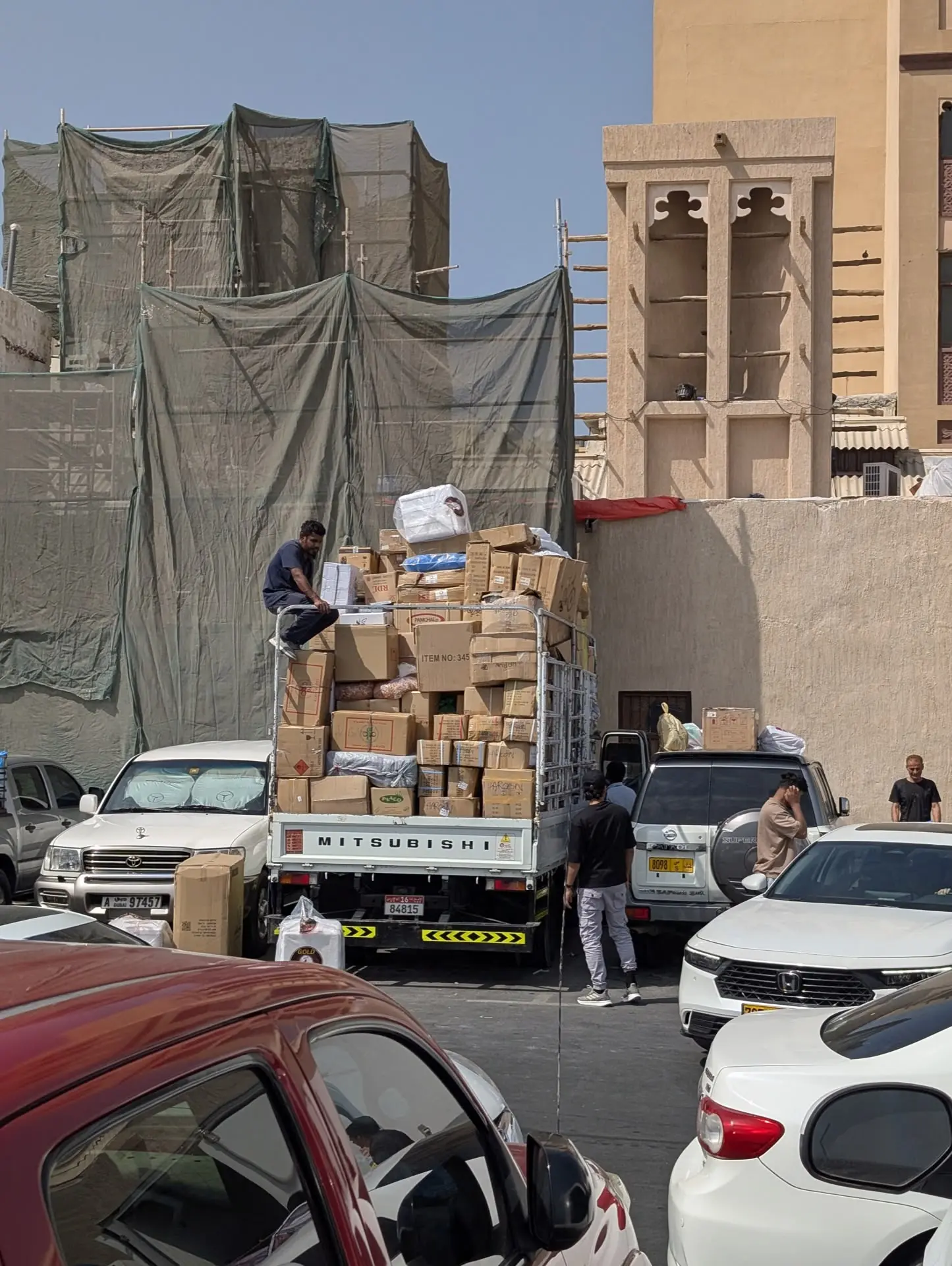 Piața de Condimente din Dubai: O Explozie de Arome și Culori