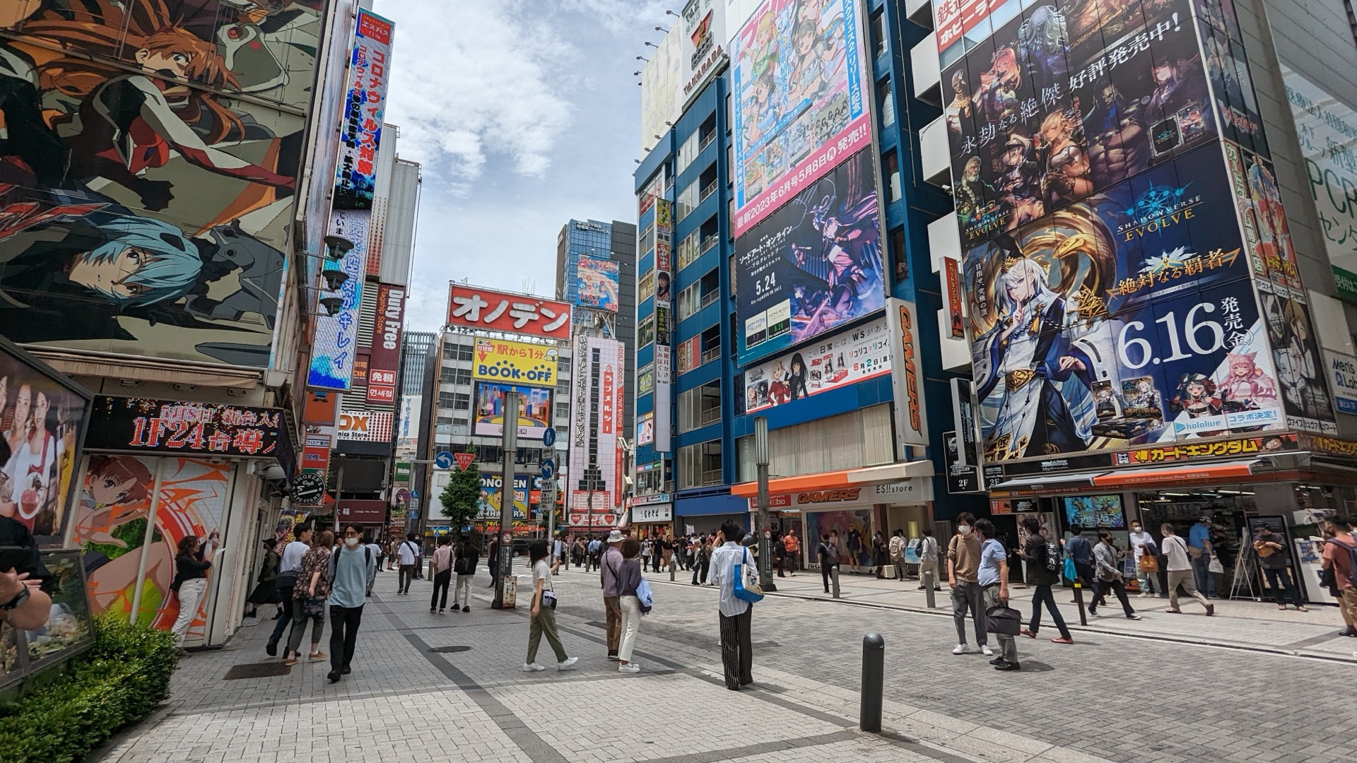 Akihabara: Paradisul electronic