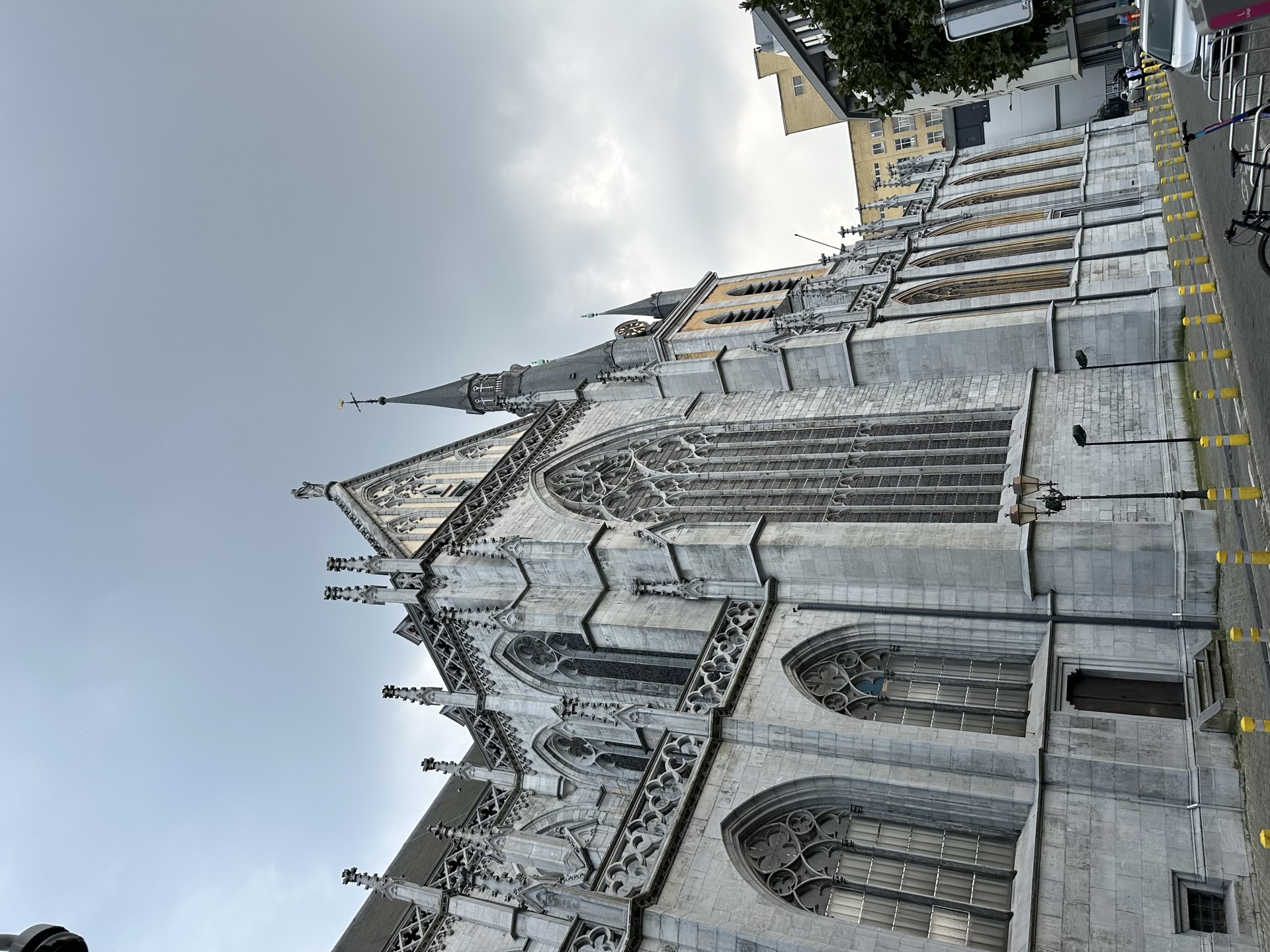 Liege: Frumusețe Istorică Înecată într-o Realitate Amară
