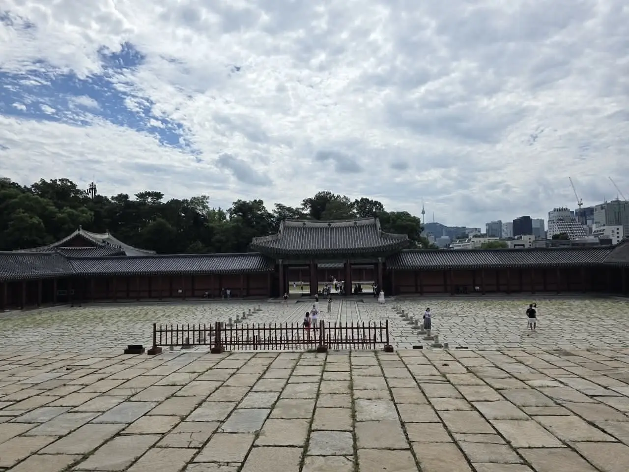 Injeongjeon: Inima Palatului Changdeokgung din Seul. Ghid pentru o Zi de Vis