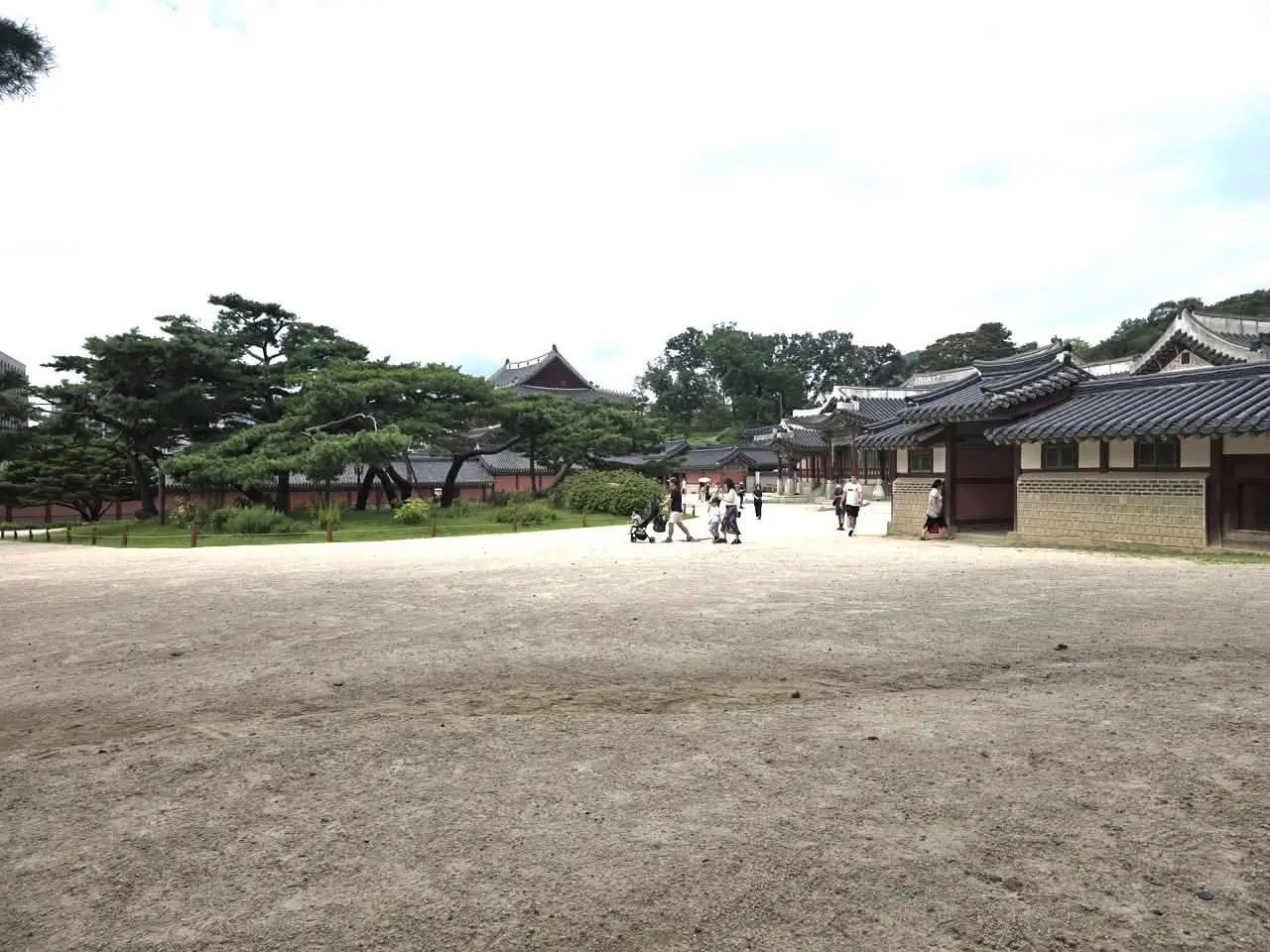 Injeongjeon: Inima Palatului Changdeokgung din Seul. Ghid pentru o Zi de Vis