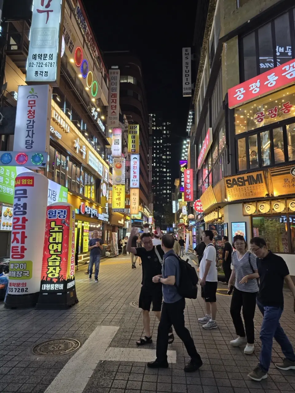 Seul vs. Tokyo: Experiența Mea Într-un Oraș Vibrant, Plin de Viață și Fără Google Maps (Ghid 2025)