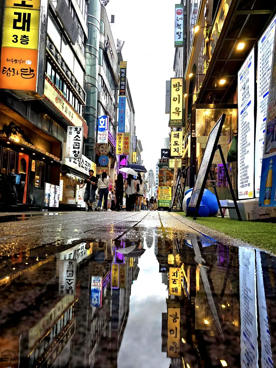 Seul vs. Tokyo: Experiența Mea Într-un Oraș Vibrant, Plin de Viață și Fără Google Maps (Ghid 2025)