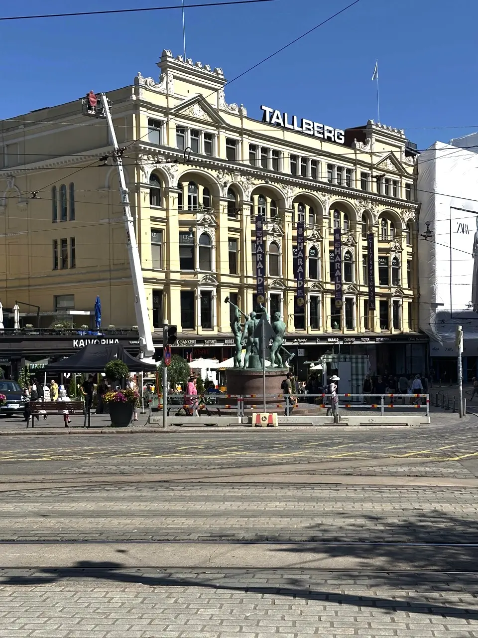 O Zi în Helsinki: Cum Să Te Bucuri de Oraș Fără Să-ți Golești Contul (Ghid Sincer)