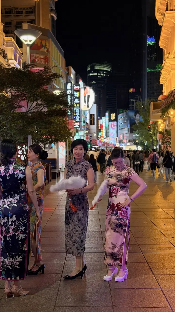 Image 9 for GT41:Asia Ep.2 | Shanghai: Șocul liniștii de pe Nanjing Road & prima seară în China