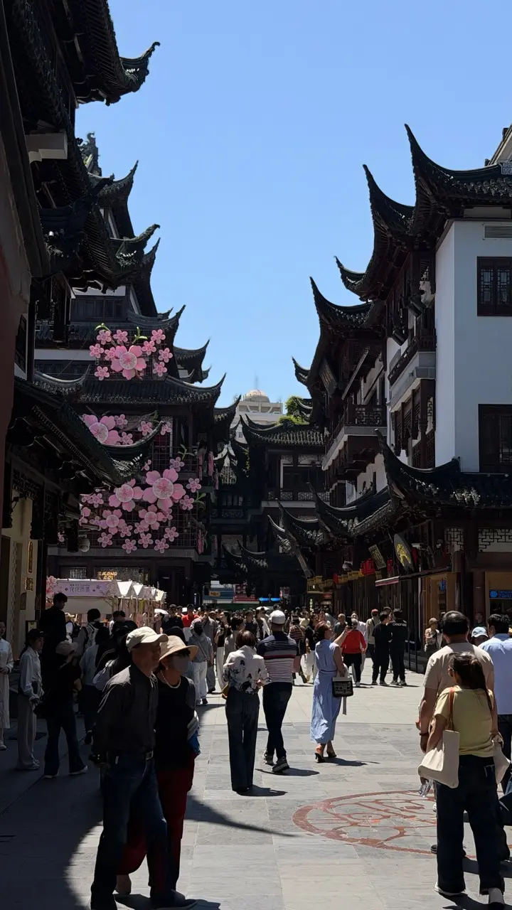 Image 7 for GT41:Asia Ep3 | City of Gods: O dimineata la templu Shanghai