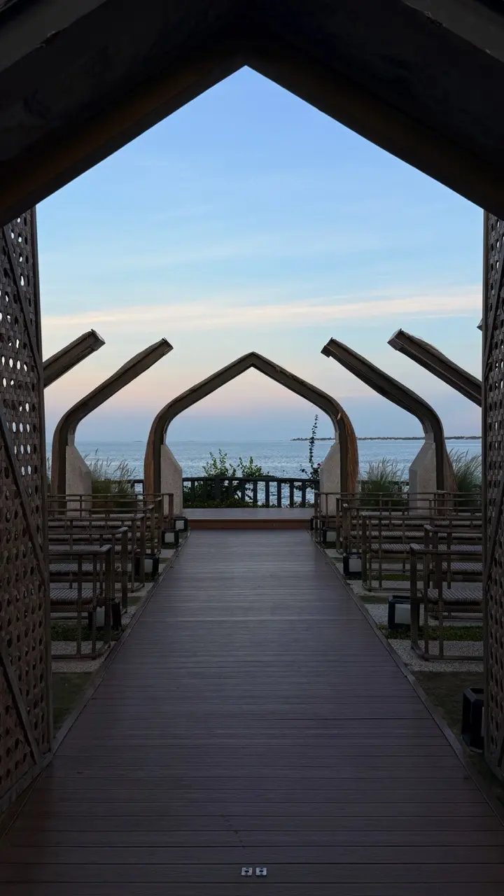 Image 4 for GT41: Asia | Mactan: Plajă, carte și apus