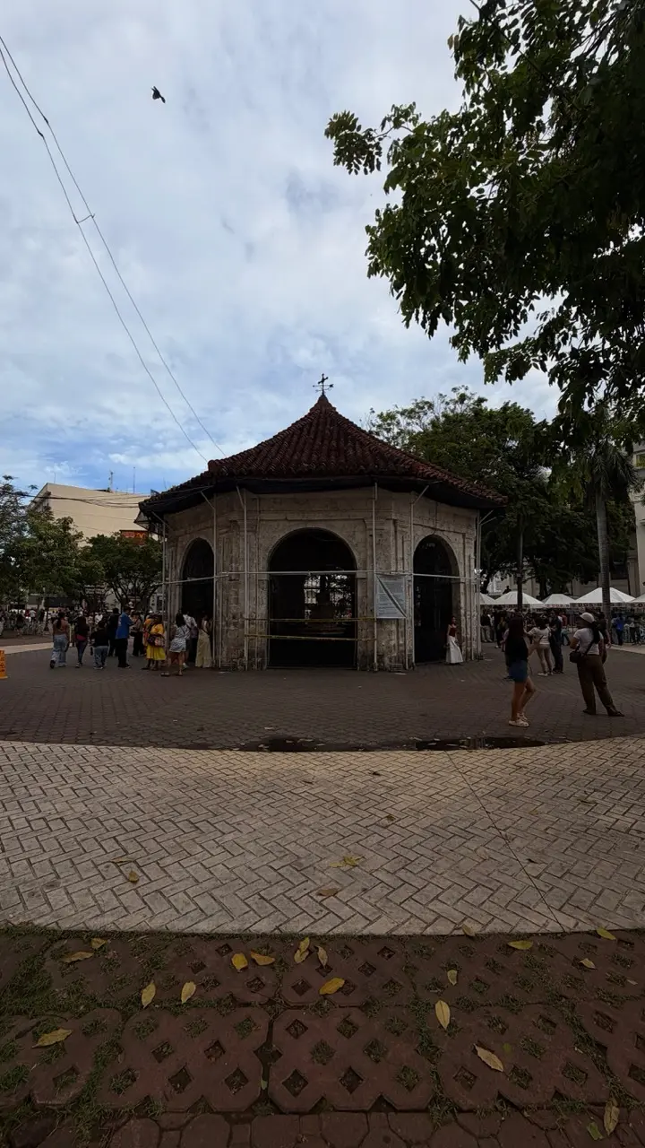 Image 13 for GT41: Asia | Cebu: Beton și somn sub cer liber