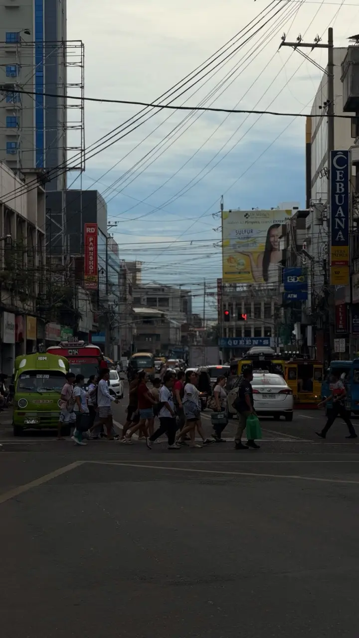 Image 19 for GT41: Asia | Cebu: Beton și somn sub cer liber